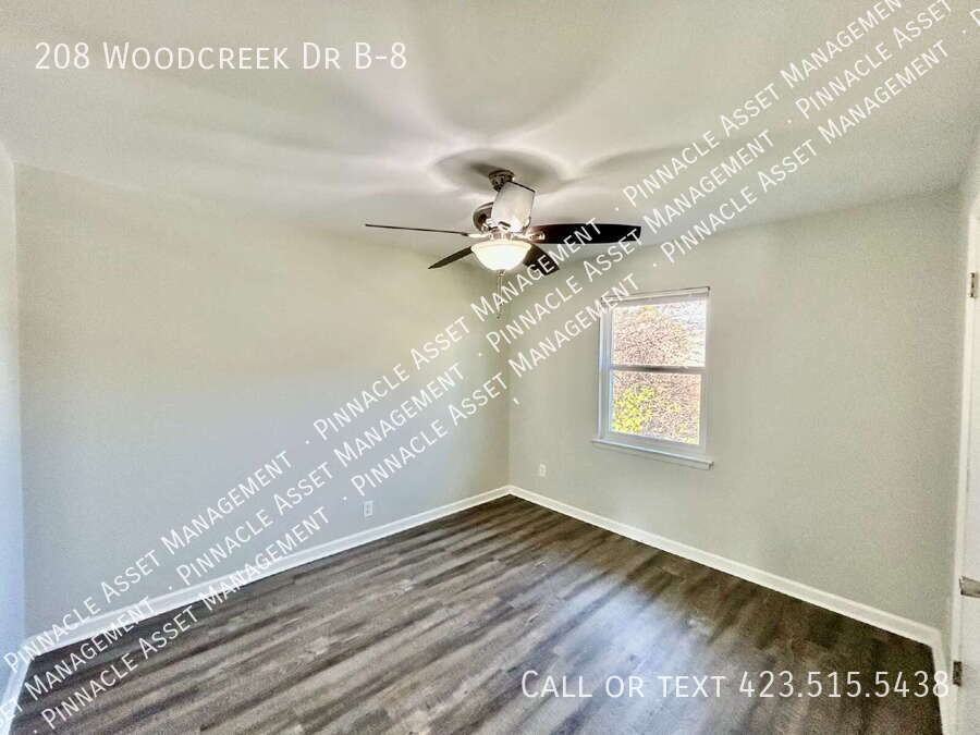 208 Woodcreek Dr - Photo 7 of 30