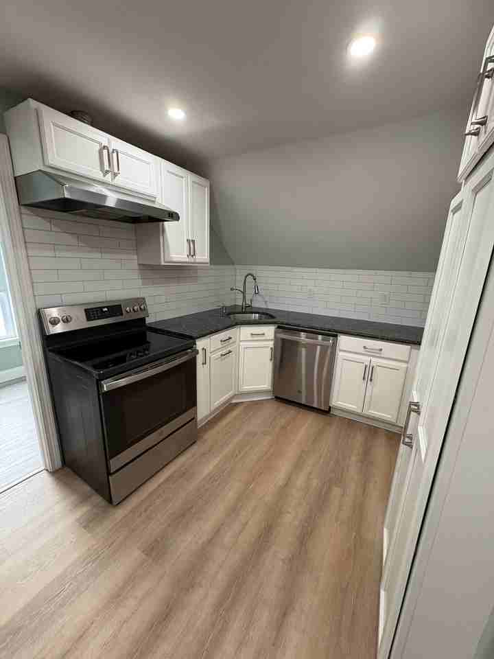 258 Notre Dame Ave #3 - Photo 3 of 18