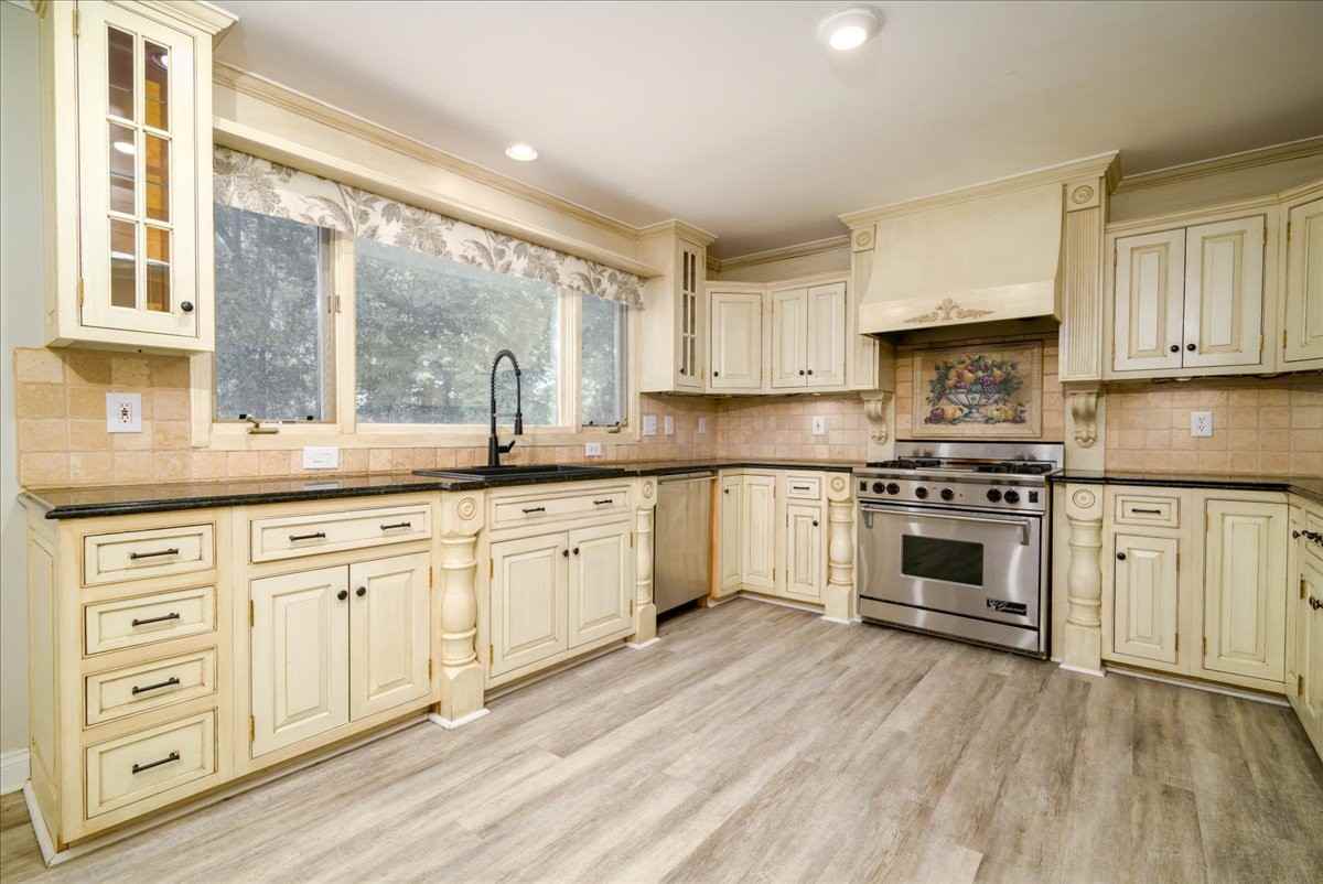 38291 River Park Dr - Photo 3 of 42
