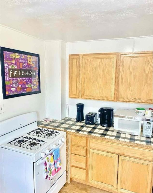 657 S Colorado St #B - Photo 6 of 10
