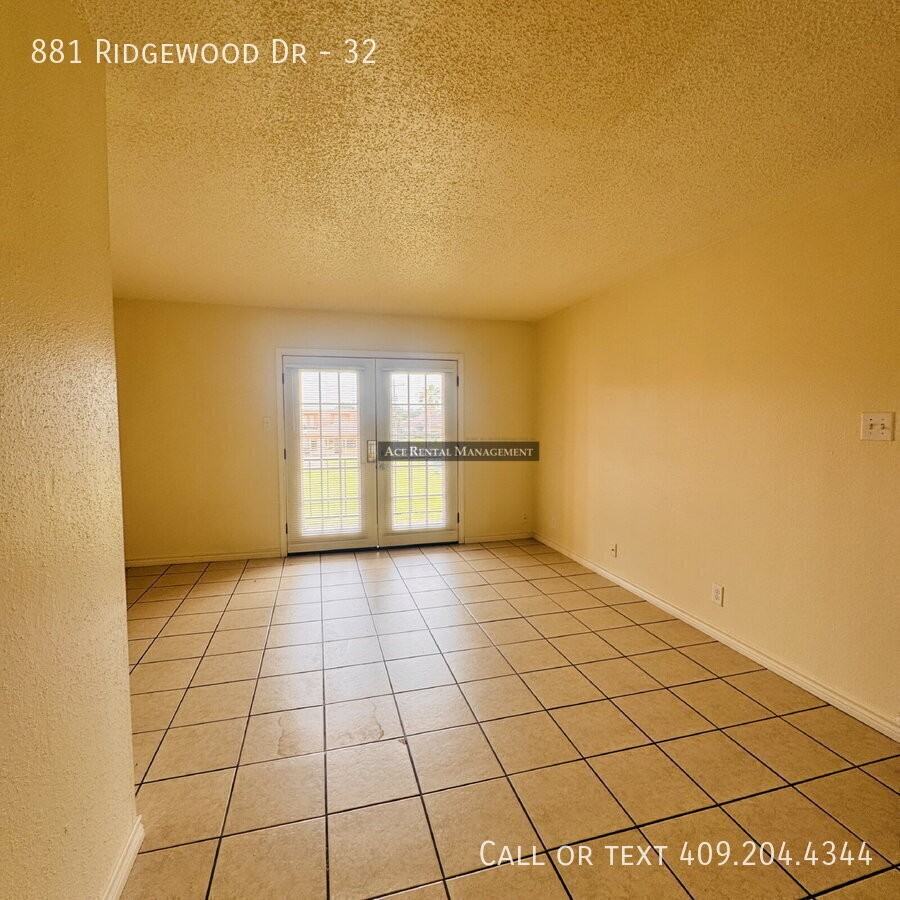 881 Ridgewood Dr #32 - Photo 3 of 18