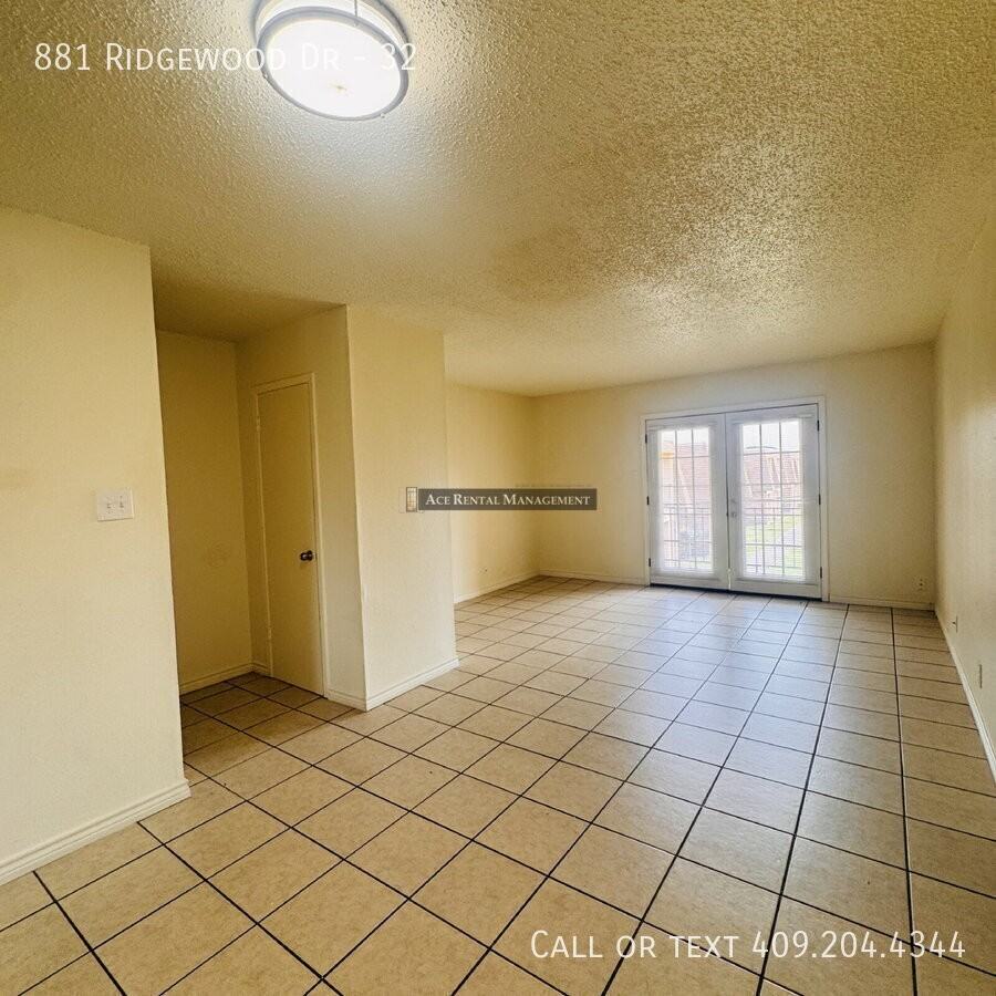 881 Ridgewood Dr #32 - Photo 4 of 18