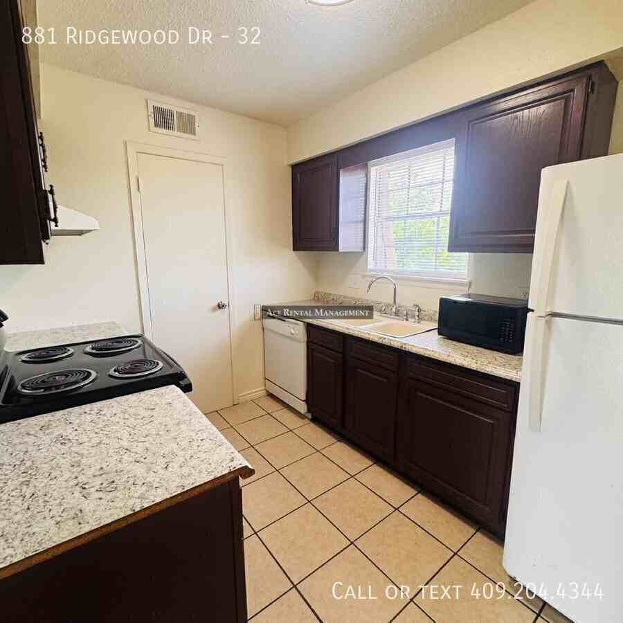 881 Ridgewood Dr #32 - Photo 6 of 18