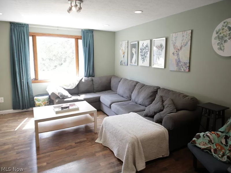 5850 Broad Blvd - Photo 6 of 16