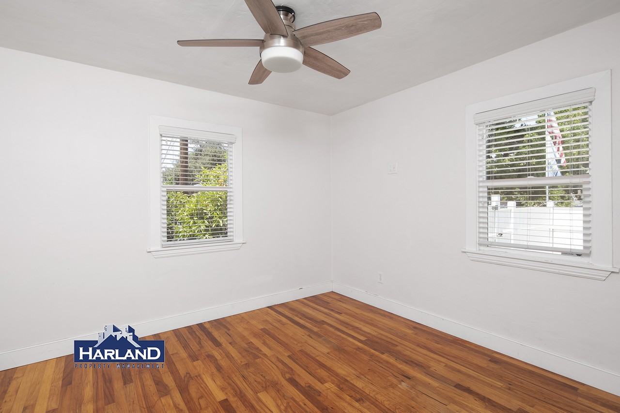 4255 Parks Ave - Photo 7 of 14