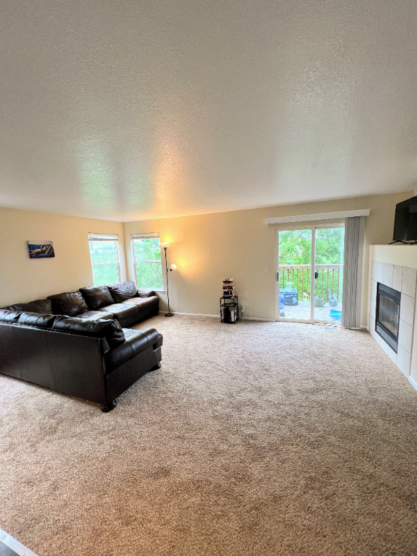 2901 E 107th Ct - Photo 2 of 9