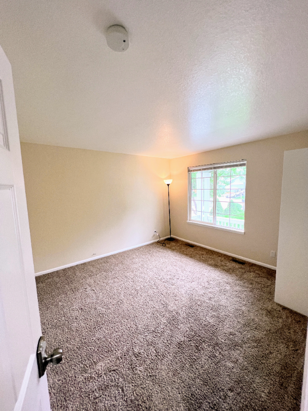 2901 E 107th Ct - Photo 4 of 9