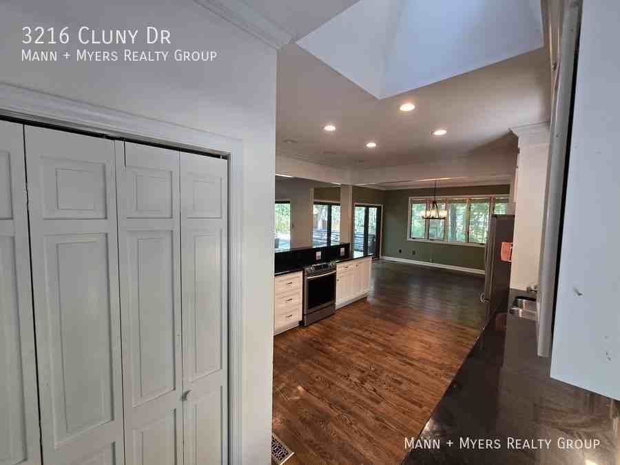 3216 Cluny Dr - Photo 5 of 42