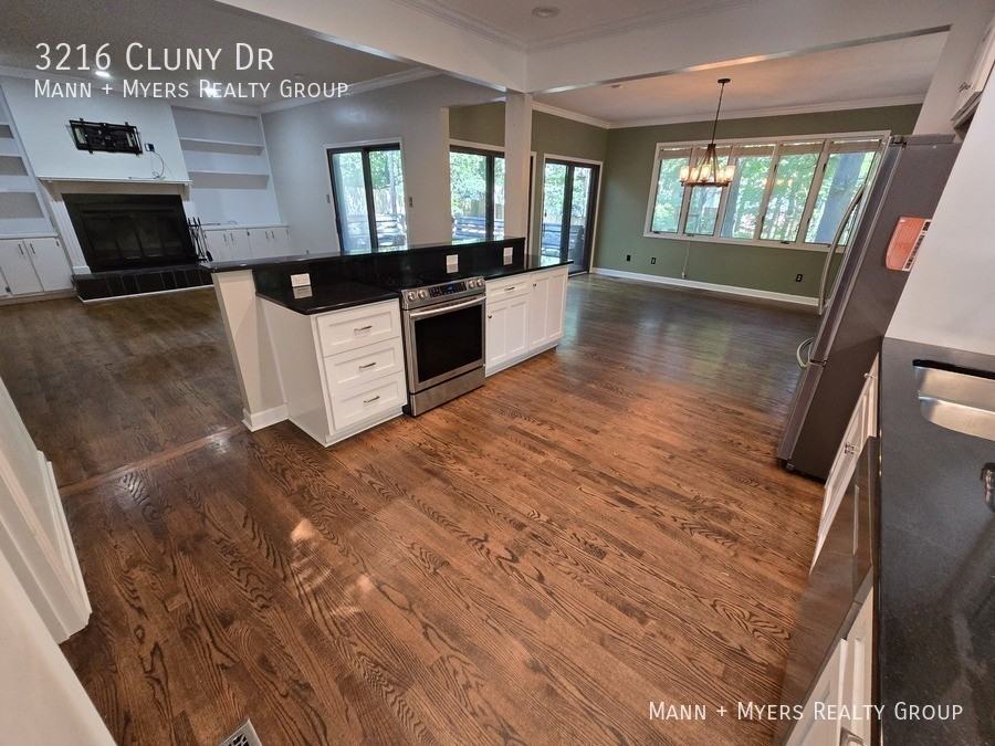 3216 Cluny Dr - Photo 6 of 42
