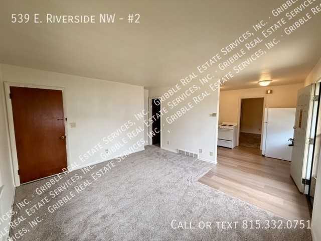539 E Riverside Blvd #2 - Photo 3 of 12