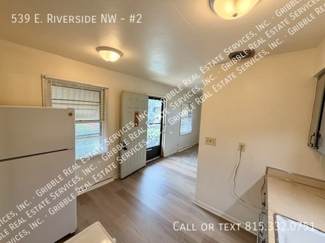 539 E Riverside Blvd #2 - Photo 5 of 12