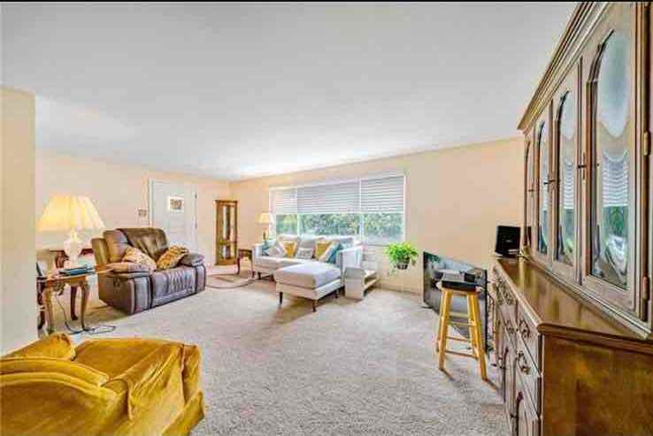 140 Greenbriar Dr - Photo 2 of 10