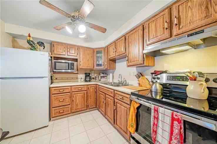 140 Greenbriar Dr - Photo 7 of 10