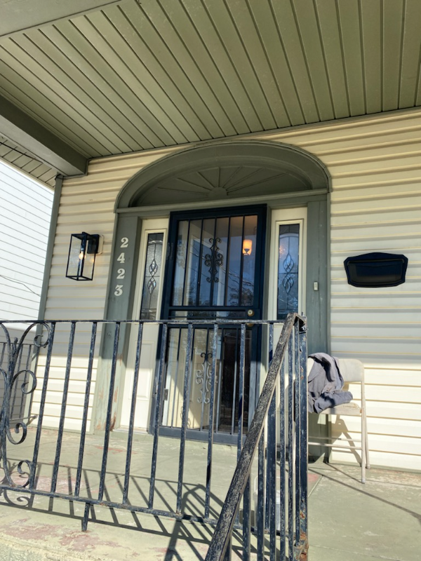 2423 Franklin Ave - Photo 2 of 18