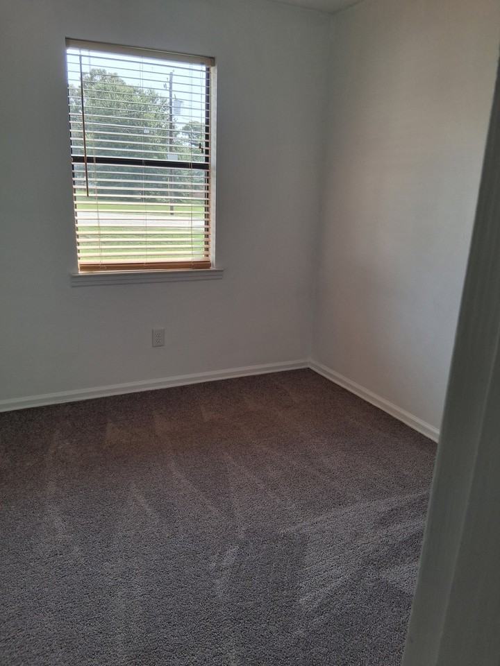 1170 Dean Church Rd - Photo 5 of 11