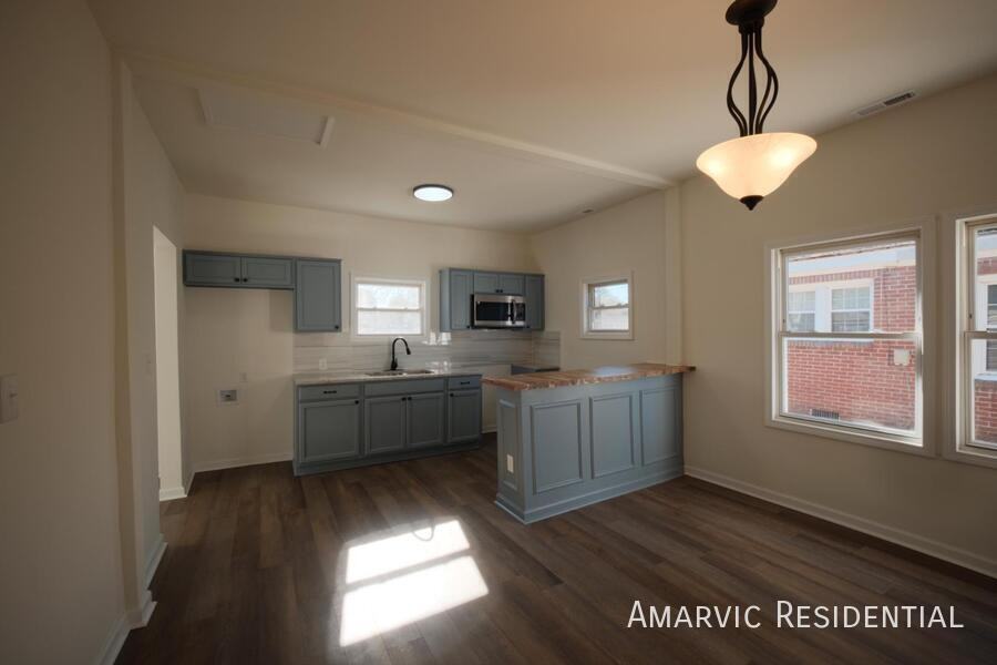4313 Wallace St - Photo 2 of 10