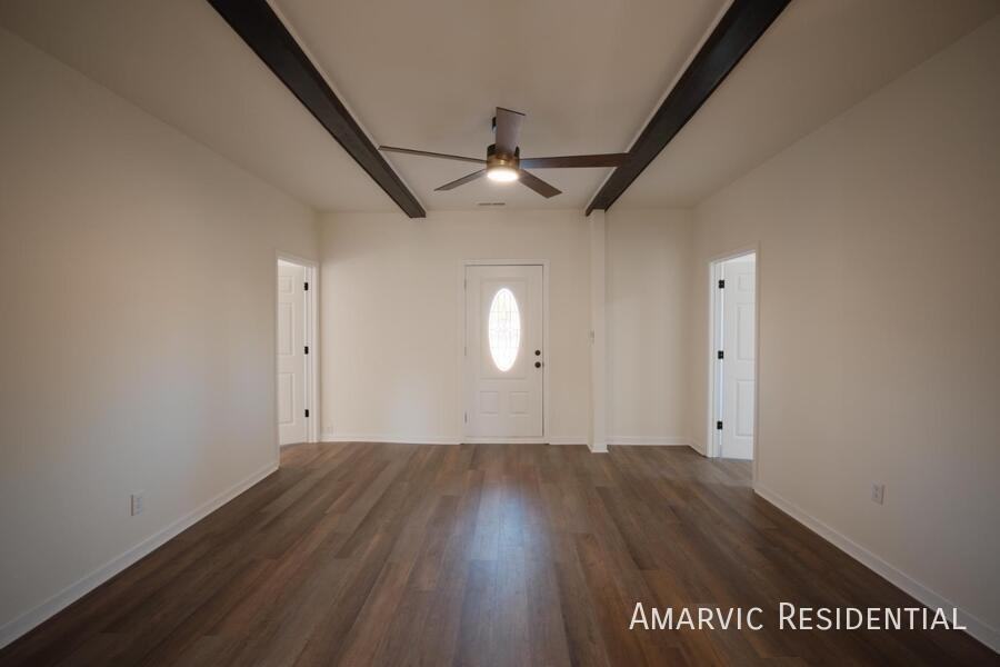 4313 Wallace St - Photo 3 of 10