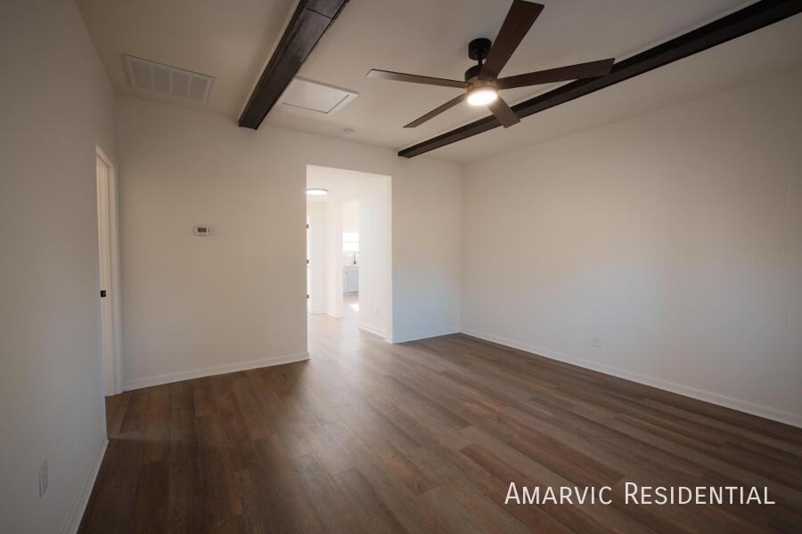 4313 Wallace St - Photo 4 of 10