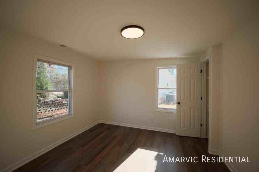 4313 Wallace St - Photo 6 of 10
