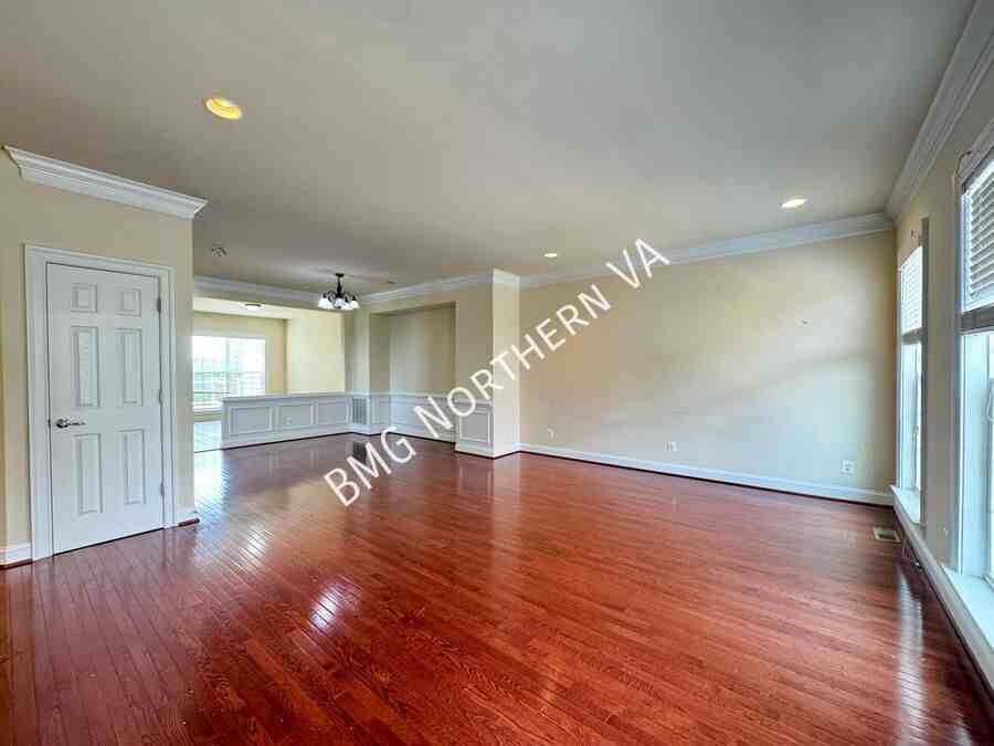 20647 Erskine Ter - Photo 4 of 36