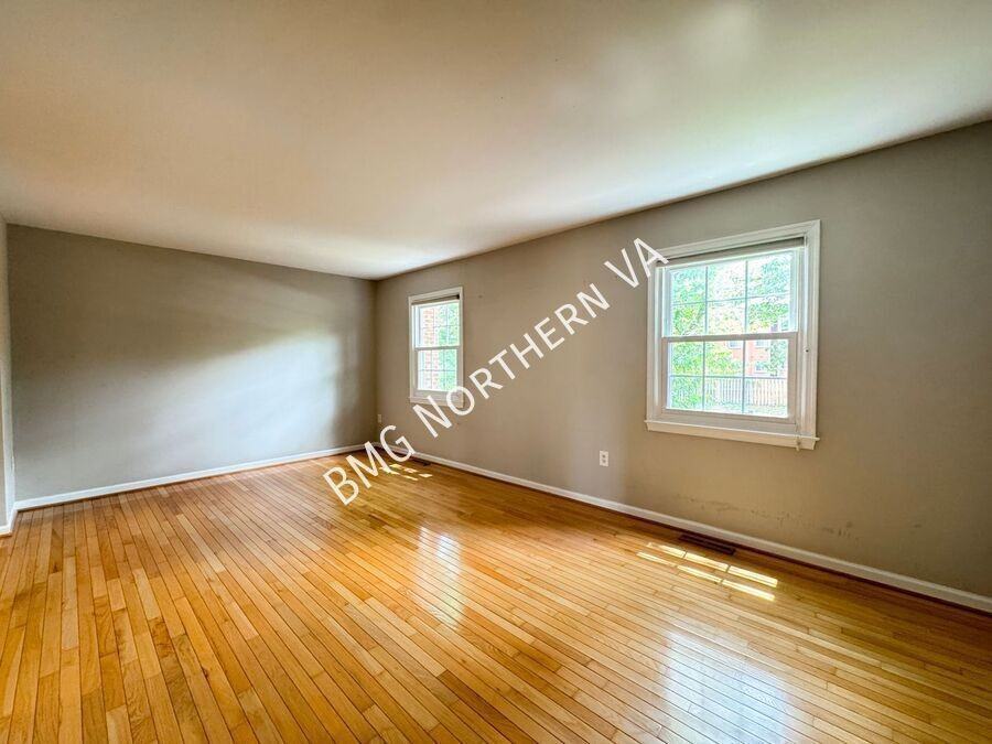 566 Windover Ave Nw - Photo 3 of 27