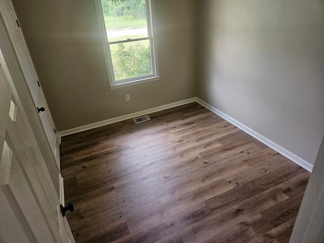 604 Floyd St - Photo 6 of 14