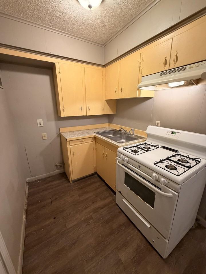 2033 3rd St #2 - Photo 5 of 5