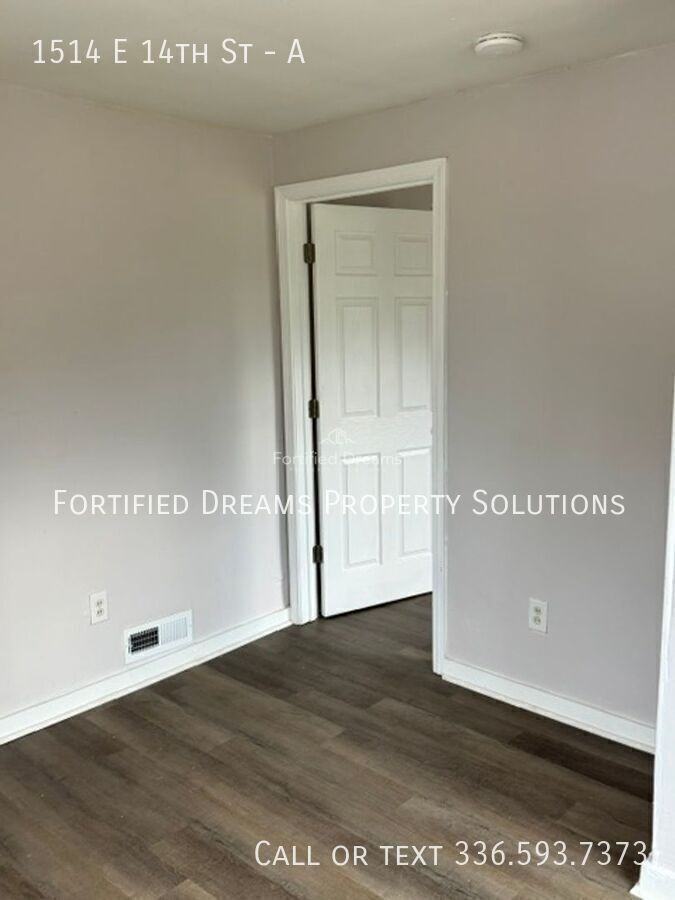 1514 E 14th St #A - Photo 4 of 19