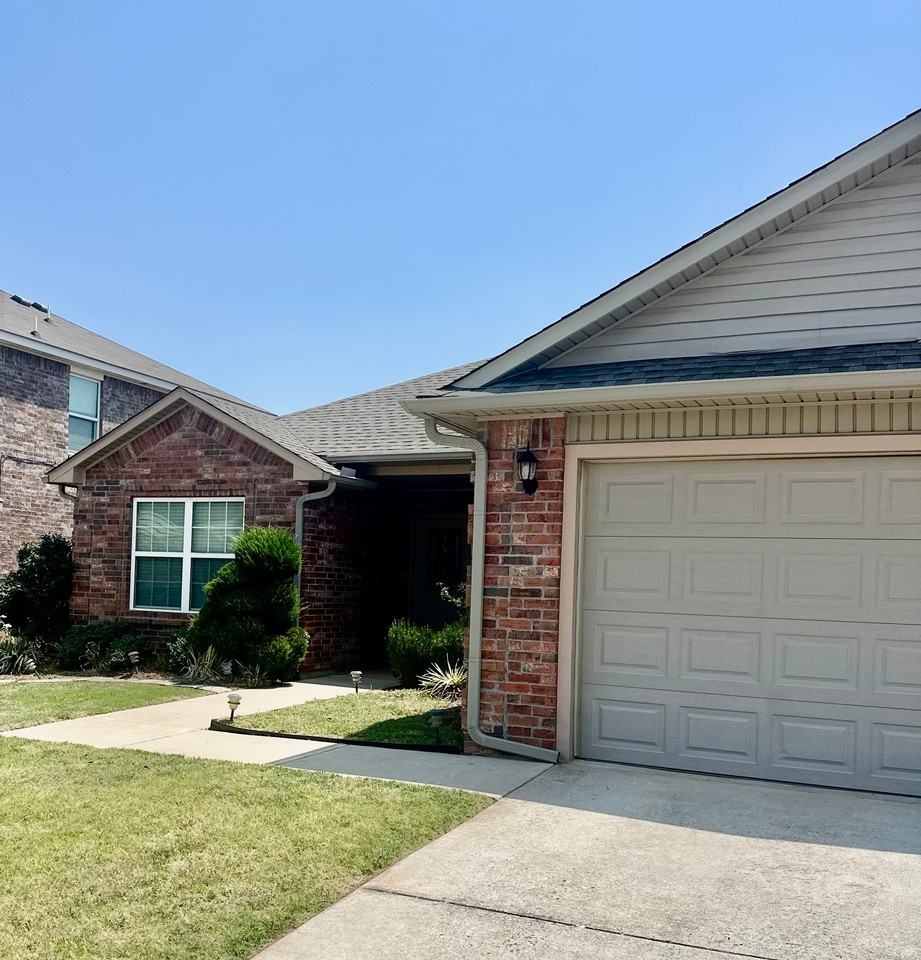 2928 Thompson Farm Ln - Photo 2 of 17