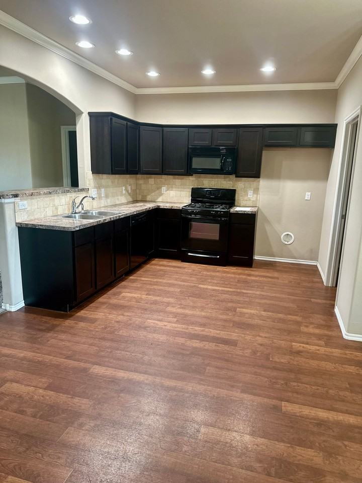 2928 Thompson Farm Ln - Photo 3 of 17