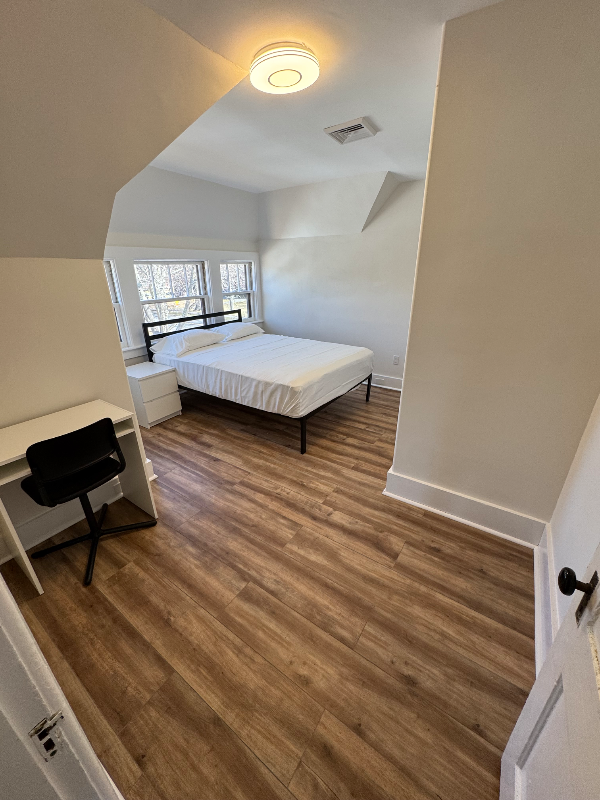 79 College St #3A - Photo 6 of 14