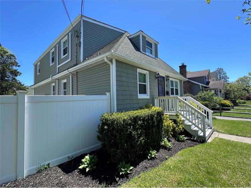 143 Church Ave - Photo 3 of 8