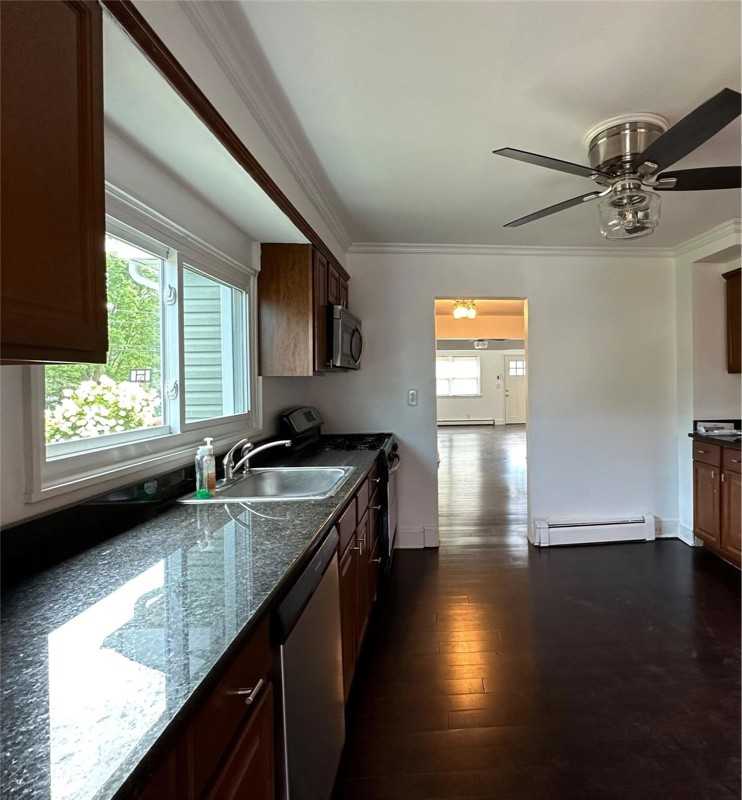 143 Church Ave - Photo 7 of 8