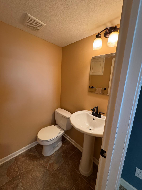 14804 Slater St - Photo 4 of 20