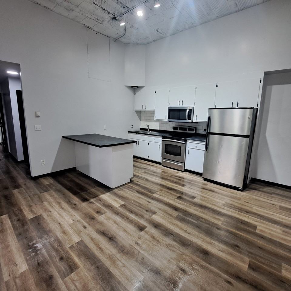 480 Park St E #1 - Photo 4 of 15