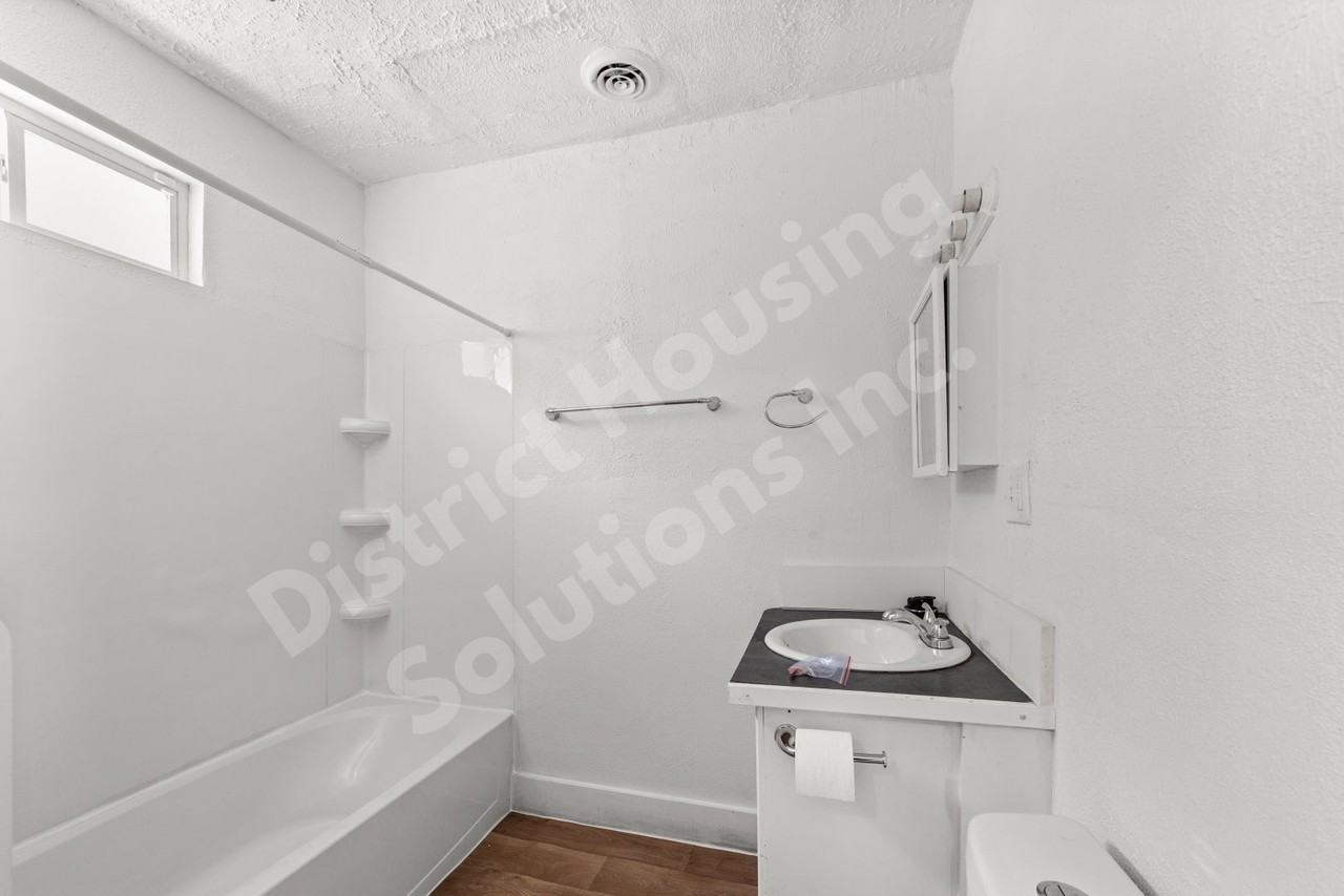 8302 Sowinski Ave - Photo 4 of 17
