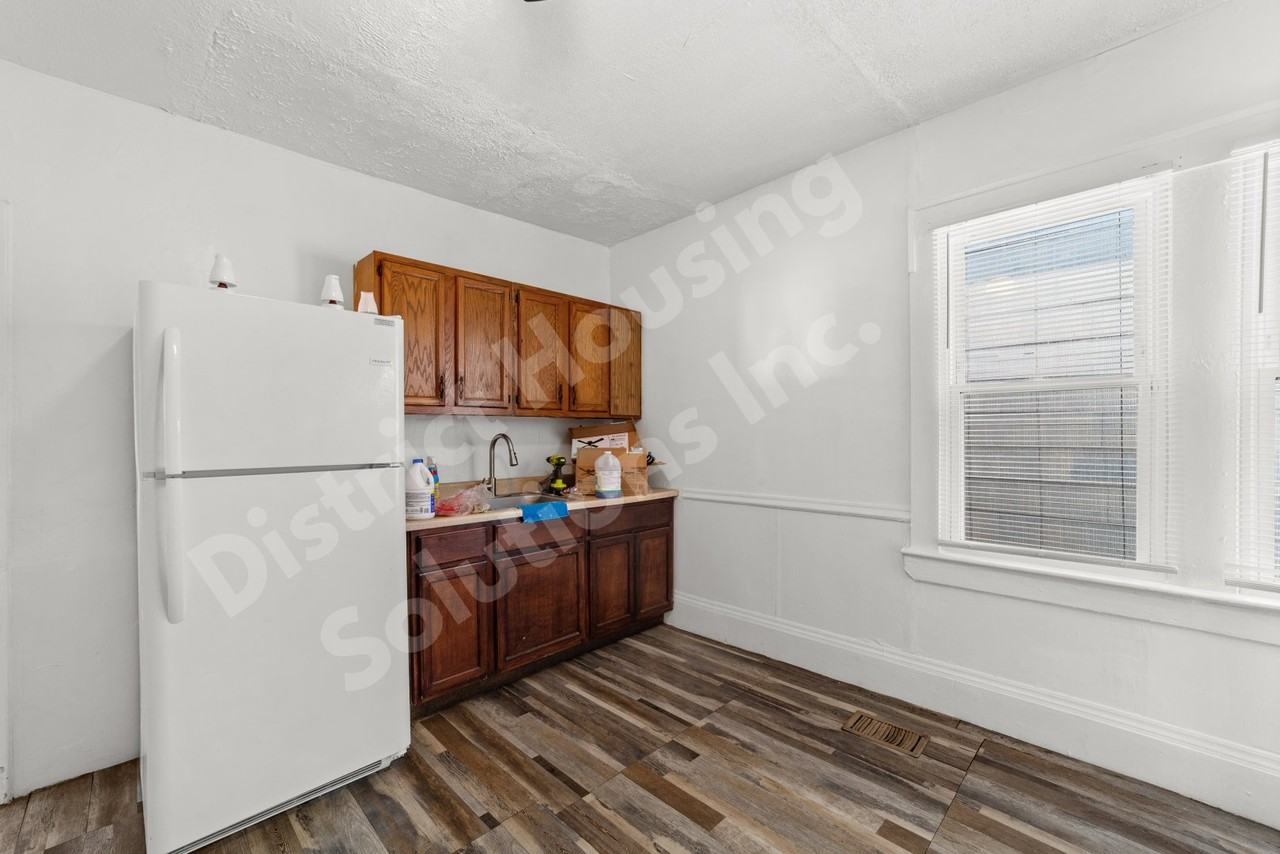 8302 Sowinski Ave - Photo 2 of 16
