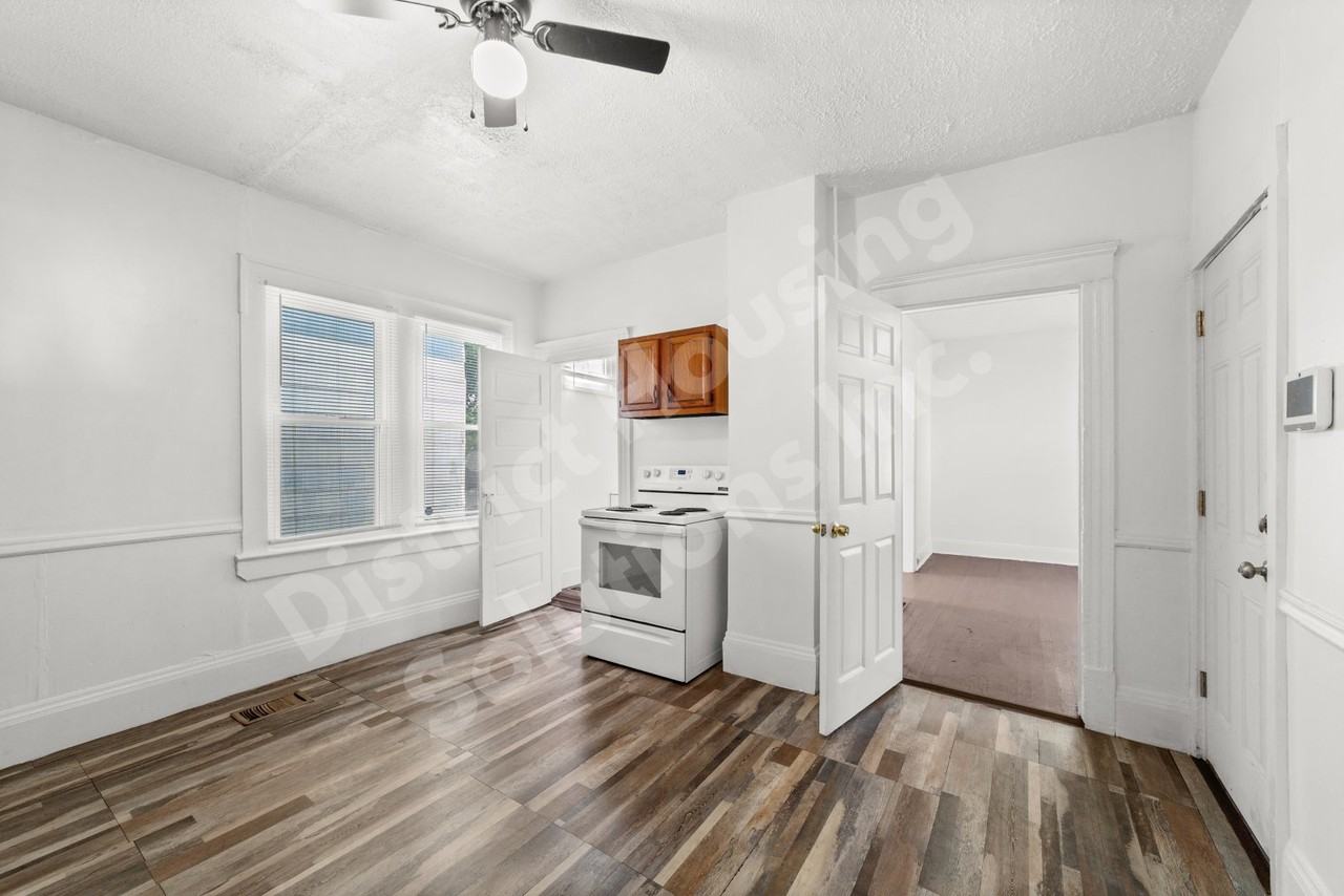 8302 Sowinski Ave - Photo 3 of 16