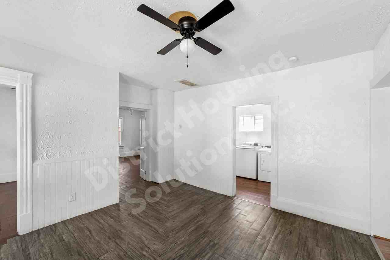 8302 Sowinski Ave - Photo 4 of 16