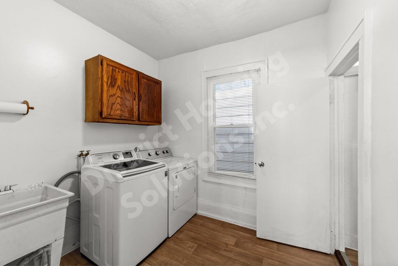 8302 Sowinski Ave - Photo 6 of 16