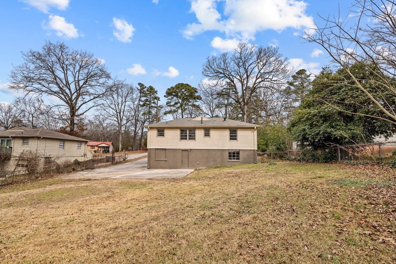 1321 Five Mile Rd - Photo 3 of 18