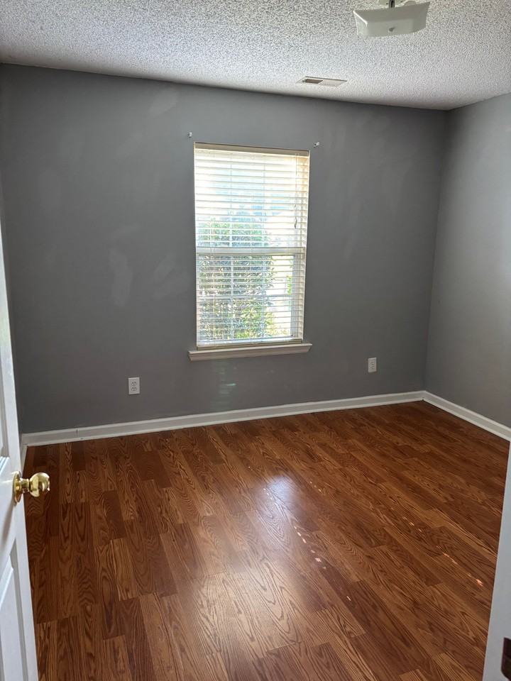 110 Meadowglade Ln - Photo 3 of 20