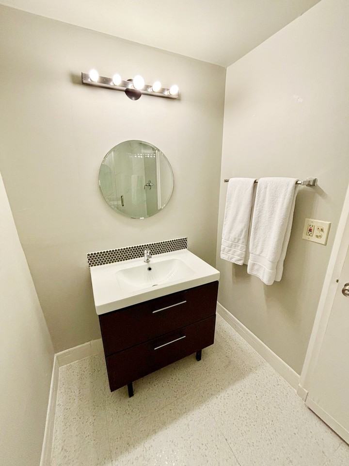 15 S Golfview Rd #105 - Photo 5 of 7