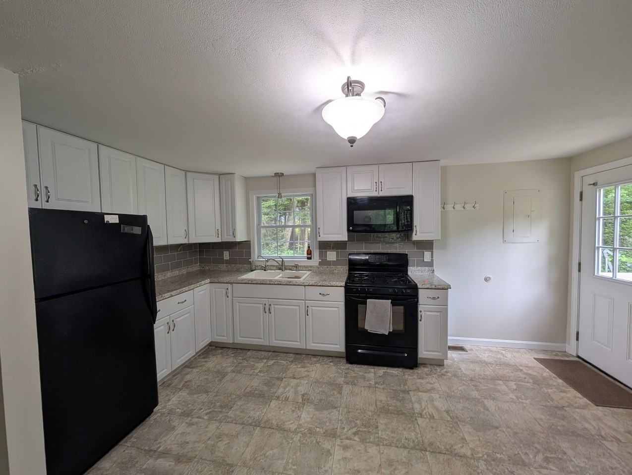 28 Flutter St - Photo 2 of 9