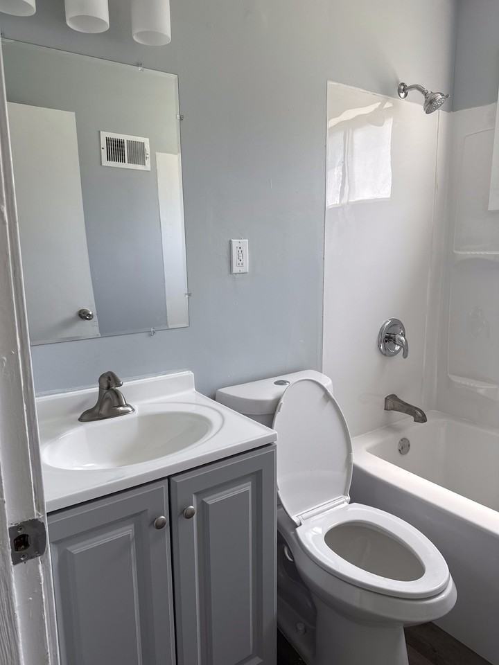 7818 Brand Ave - Photo 3 of 7