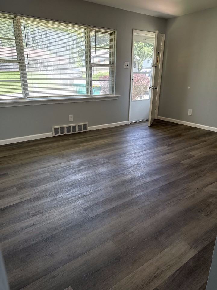 7818 Brand Ave - Photo 4 of 7
