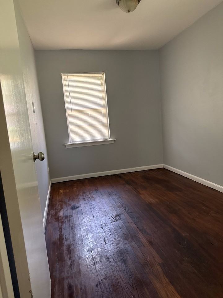 7818 Brand Ave - Photo 5 of 7