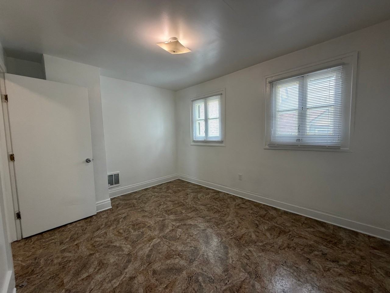 913 N 7th St #4 - Photo 3 of 9