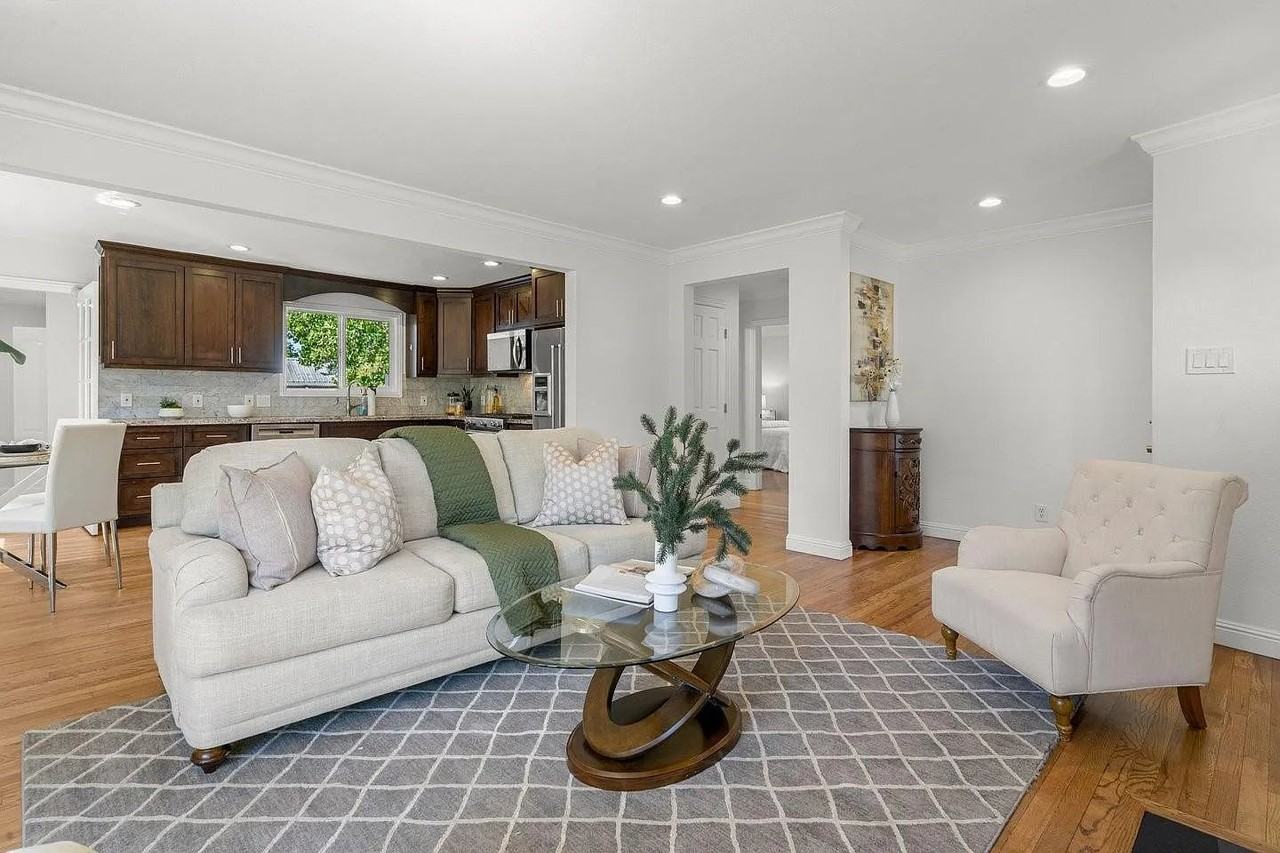 1049 Lucot Way - Photo 4 of 18