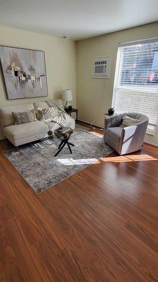 5846 S Pearl St - Photo 4 of 12